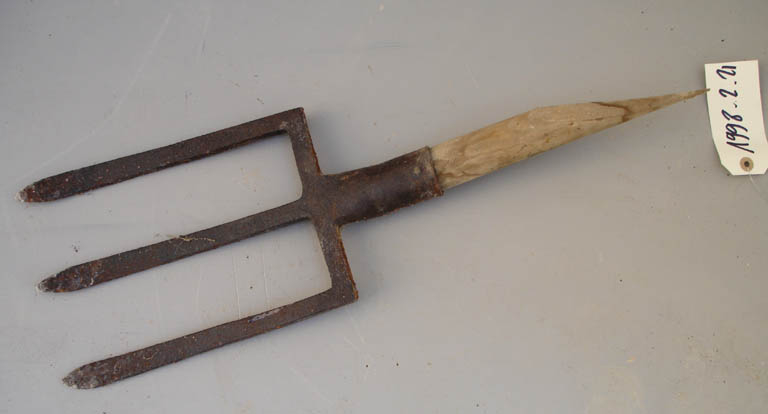 Bêche, houe, trident_0