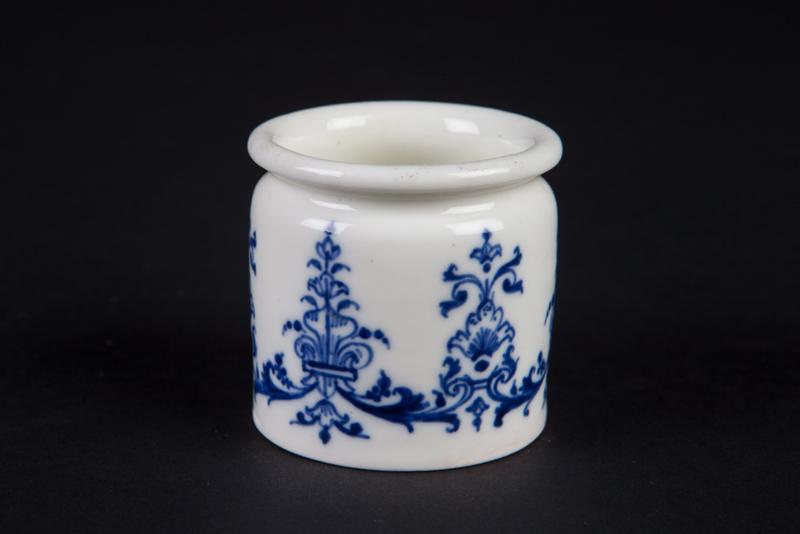 Petit pot à onguent, broderies à la fleur de lys en camaïeu bleu_0
