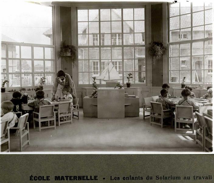 Ecole maternelle - Les enfants du Solarium au travail, 1920 entre,1940 et