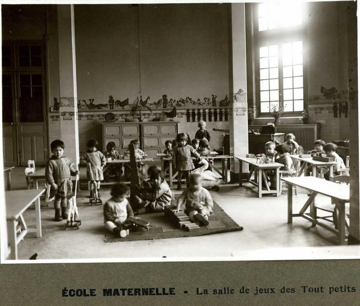 Ecole maternelle - La salle de jeux des Tout petits., 1920 entre,1940 et