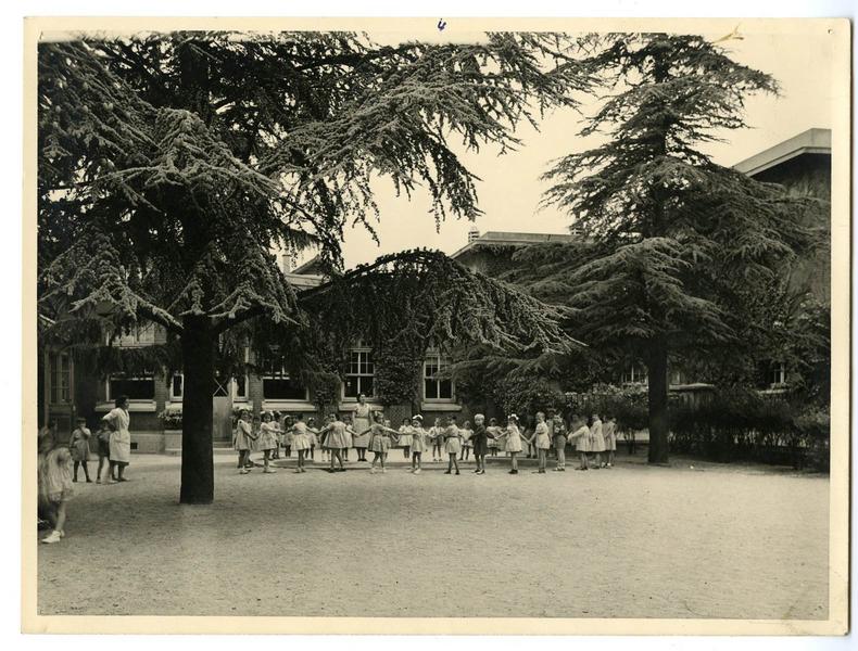 Ecole maternelle Wilson - La ronde (Titre fictif), 1952