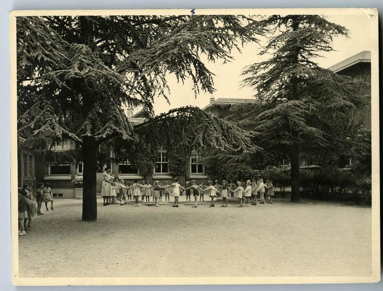 Ecole maternelle Wilson - La ronde (Titre fictif), 1952