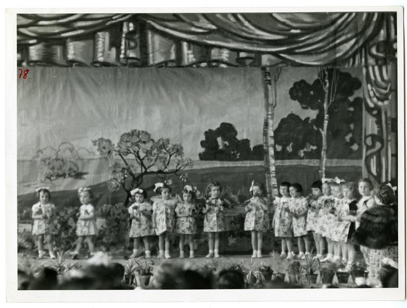 Fête scolaire - Fête des mères (Titre fictif), Ego, 1ère moitié 20e siècle