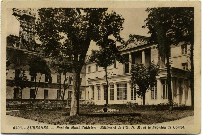 Suresnes - Fort du Mont-Valérien - Bâtiment de l'O. N. M. et le Fronton de Cortot_0