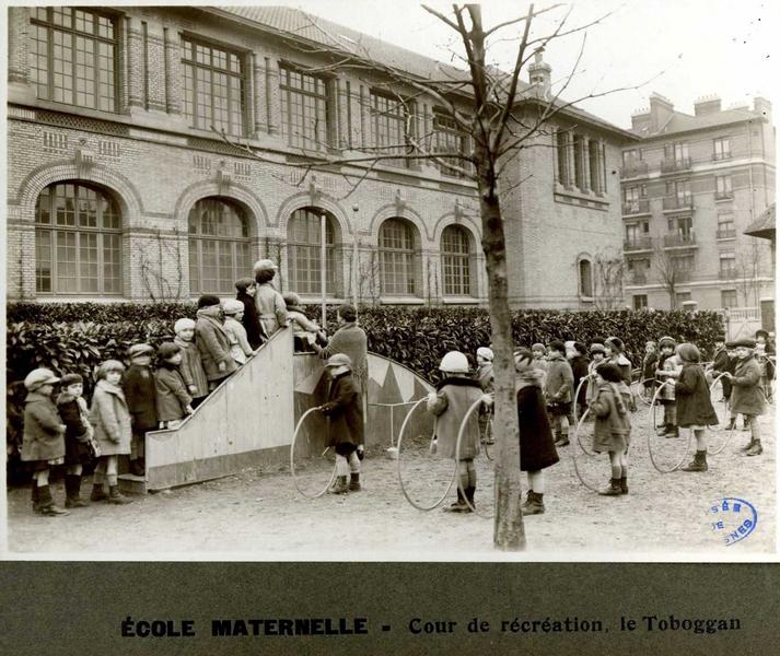 Ecole maternelle - Cour de récréation, le Toboggan, 1ère moitié 20e siècle