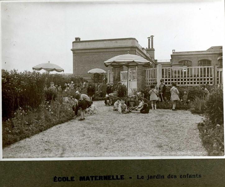 Ecole maternelle - Le jardin des enfants, 1ère moitié 20e siècle