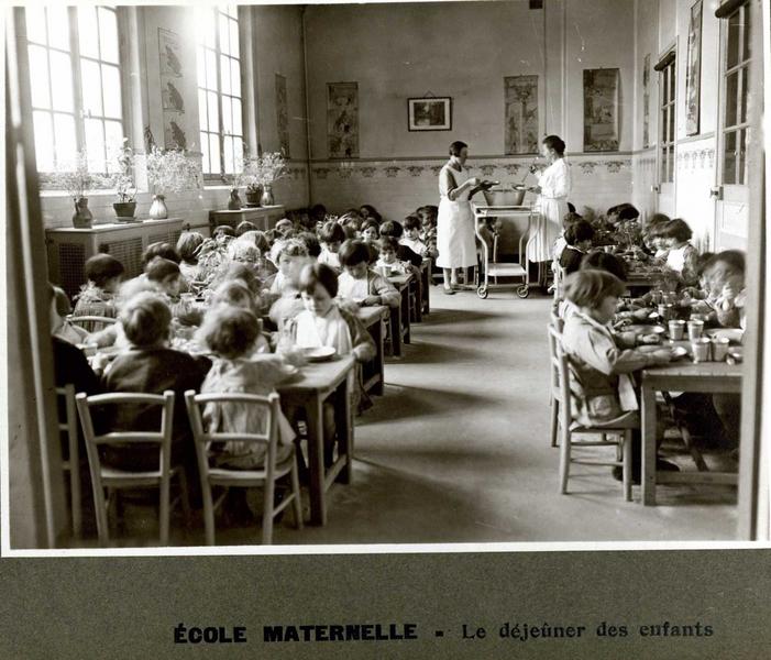Ecole maternelle - Le déjeuner des enfants, 1ère moitié 20e siècle