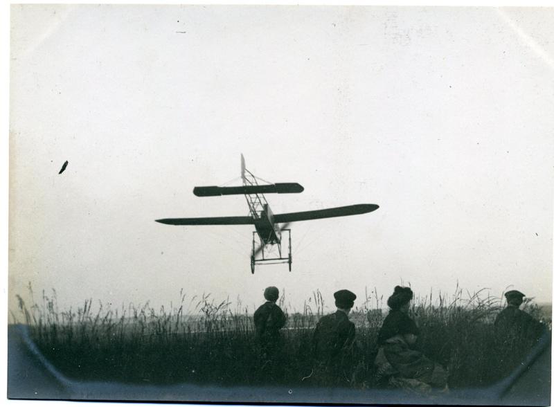 Monoplan Blériot à l'atterrissage_0