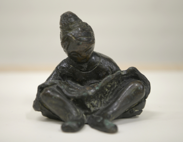 Femme accroupie, Alys Parisot d'Aligny, 3e quart 20e siècle