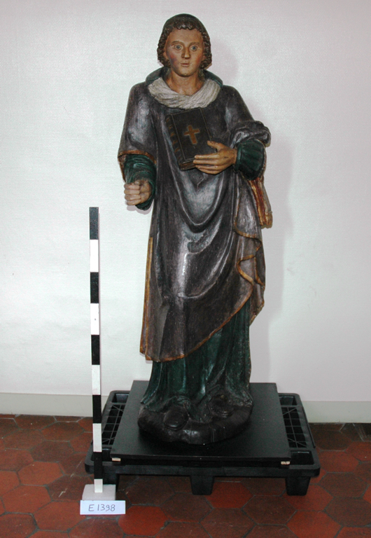 Statue en pied de saint Vincent, patron des vignerons