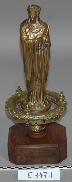 Statuette de sainte Cécile provenant de la bannière de la société Orphéon d’Argenteuil (1864), André Allar, 1864