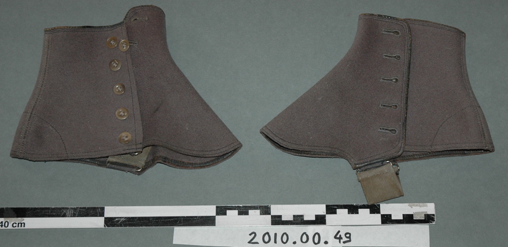 Paire de guêtres grises_0