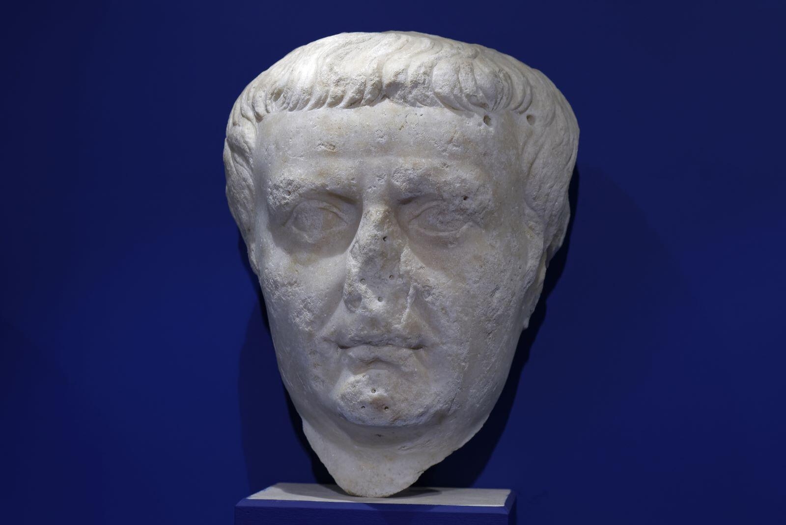 Statue (type statuaire, Tibère type Berlin-Naples-Sorrente)_0