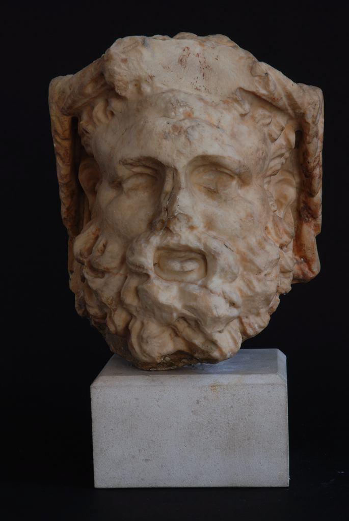 statue