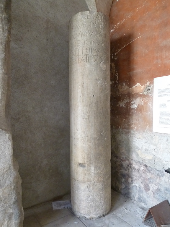 Borne milliaire d'Auguste_1
