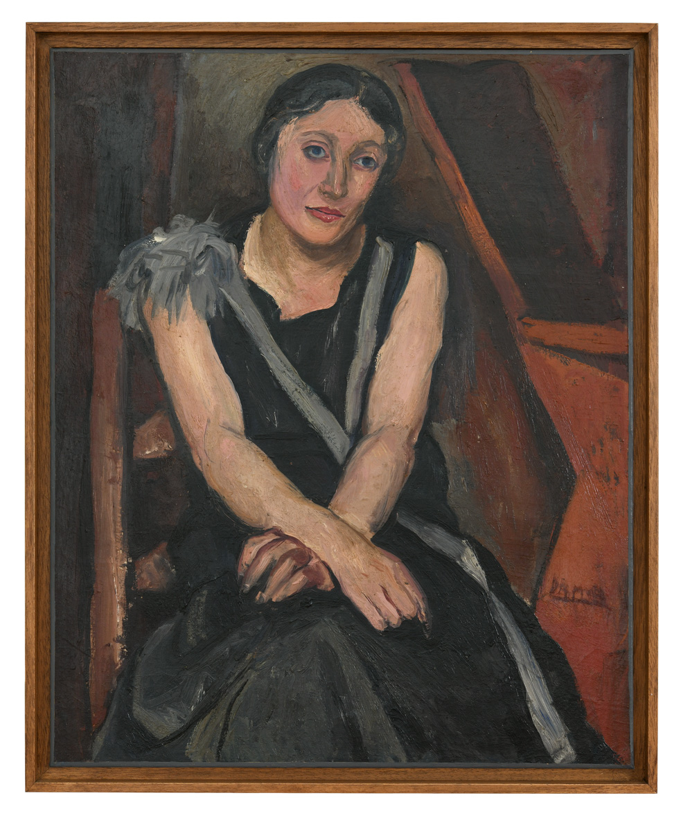 Anne Matthews avec une robe noire_0