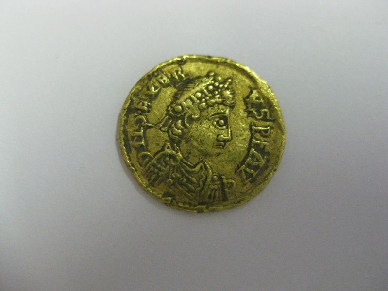 Monnaie wisigothique imitant une monnaie de Sévère III._0