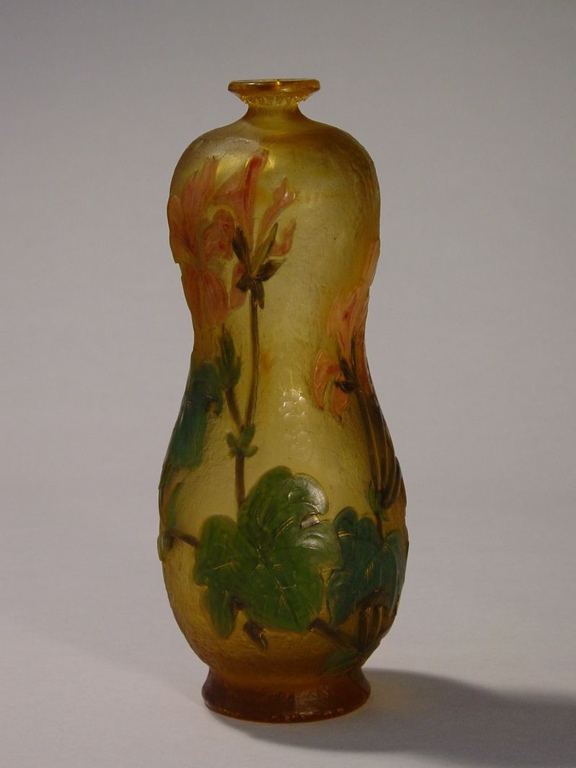 Vase coloquinte à décor floral (titre factice)_0