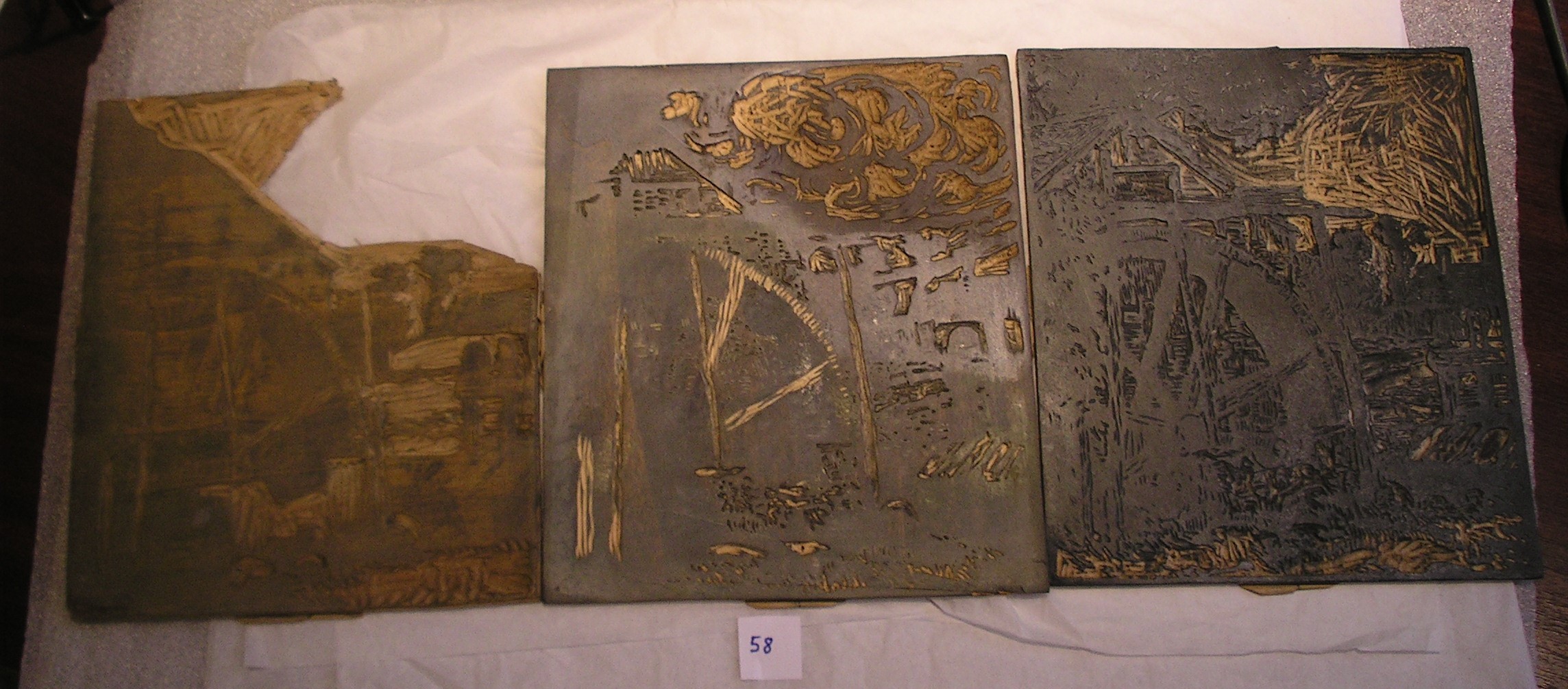 Lot de 3 plaques gravées et peintes représentant une roue à aubes (avers), une vue du Maghreb(revers); Colette Waidmann peignant, Fleuve aux bâteaux à Rouen, Pierre Waidmann, années 1930?