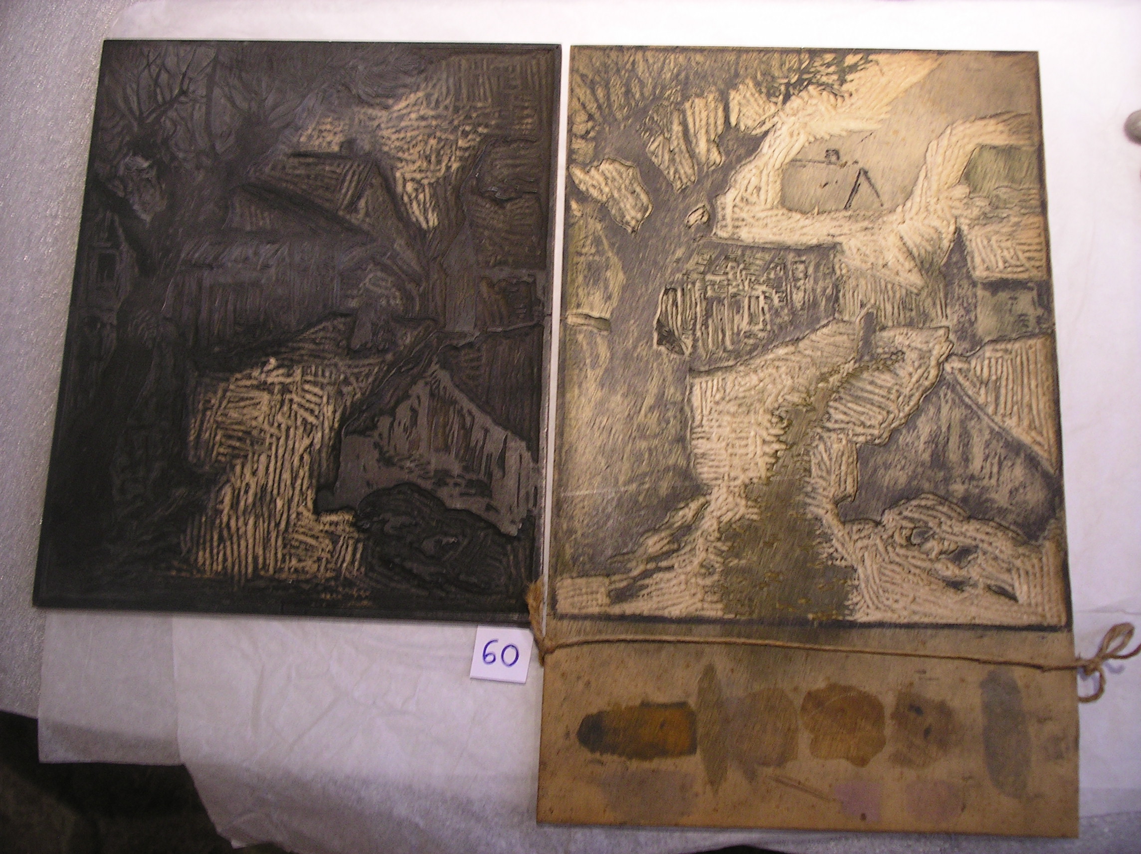 Lot de 2 plaques gravées et peintes représentant une rue de village sous la neige avec deux personnages; Revers : dessin préparatoire à l'encre, Pierre Waidmann, années 1930?