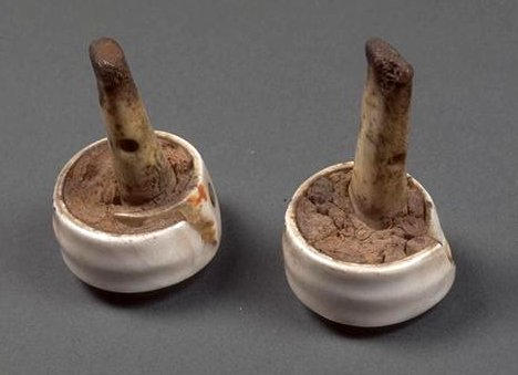 Ornement d'oreille (2, ?)_0