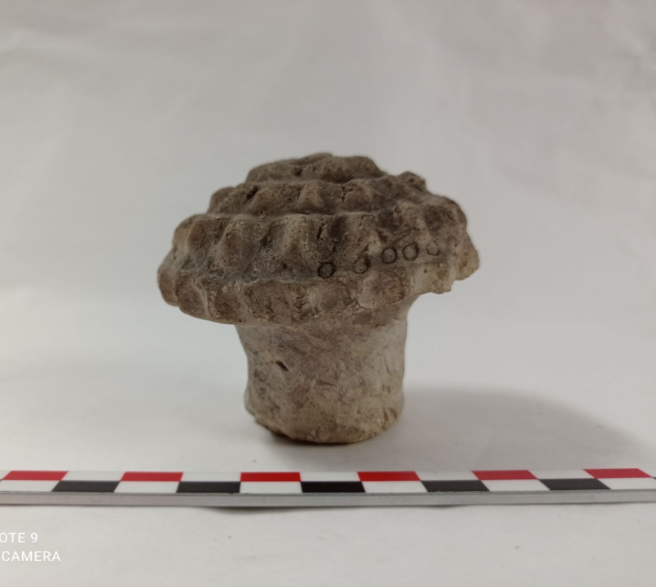 Objet modelé en argile_0