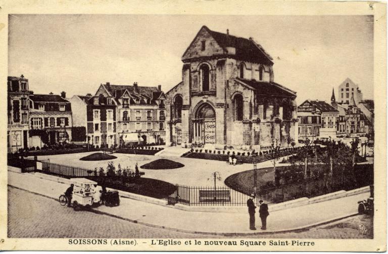 Soissons - L'église et le nouveau square Saint-Pierre_0