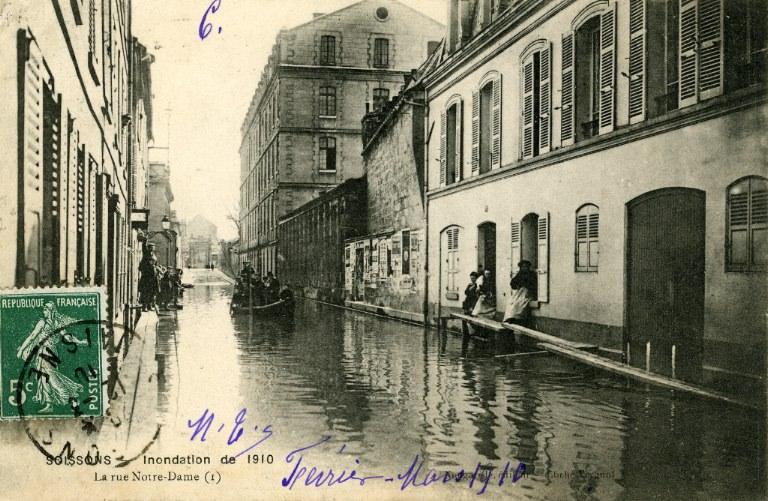Soissons - Inondation de 1910 - La rue Notre-Dame_0