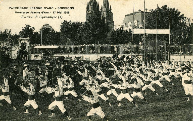 Soissons - Patronage Jeanne d'Arc - Kermesse du 17 mai 1908 - Exercices de gymnastique_0