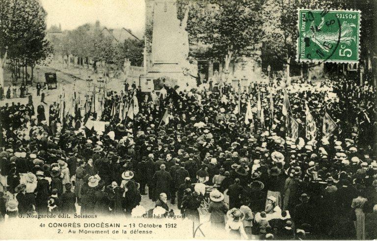 Soissons - Congrés diocésain - 13 octobre 1912 - Au monument de la Défense_0