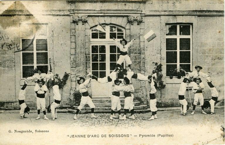 'Jeanne d'Arc de Soissons' - Pyramide (pupilles)_0