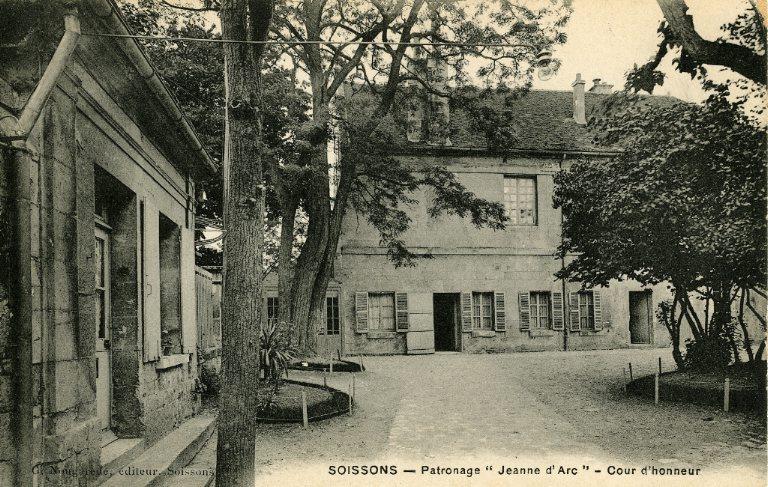 Soissons - Patronage 'Jeanne d'Arc' - Cour d'honneur_0