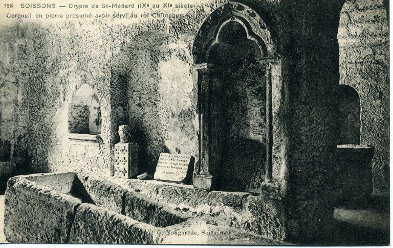 Soissons - Crypte de Saint-Médard (IXe au XIe) - Cercueil en pierre présumé avoir servi au roi Childebert II_0