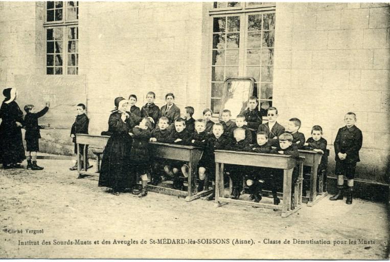 Institut des sourds-muets et des aveugles de Saint-Médard-les-Soissons (Aisne) -Classe de démutisation pour les muets_0