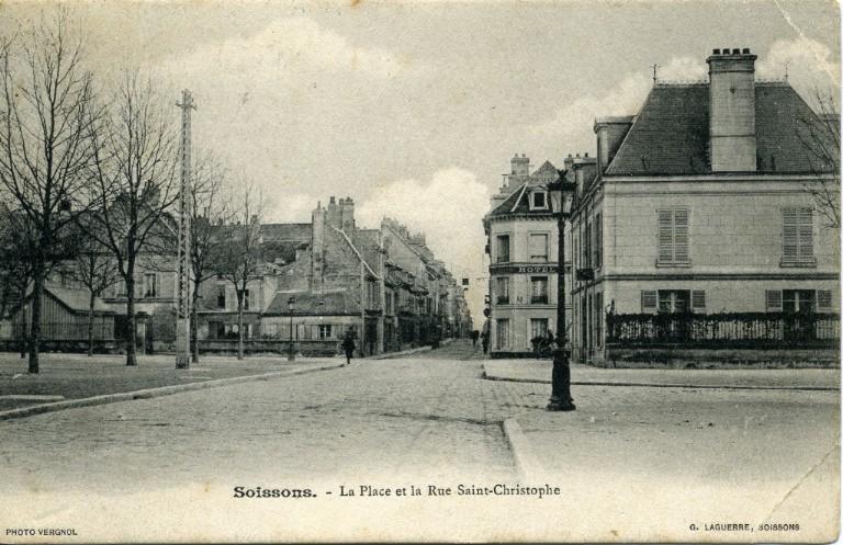Soissons - La Place et la Rue Saint-Christophe_0