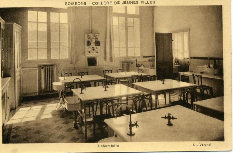 Soissons - Collège de Jeunes Filles - Laboratoire_0