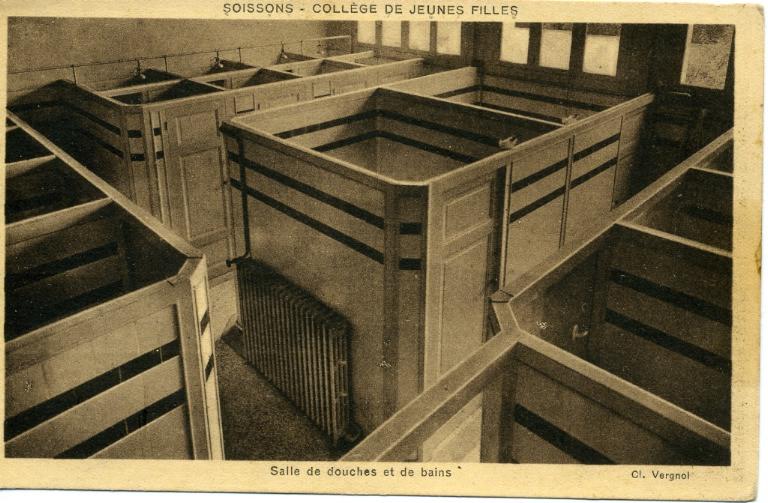 Soissons - Collège de Jeunes Filles - Salle de douches et de bains_0