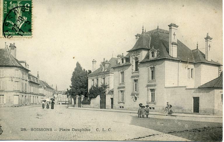 Soissons - Place Dauphine_0