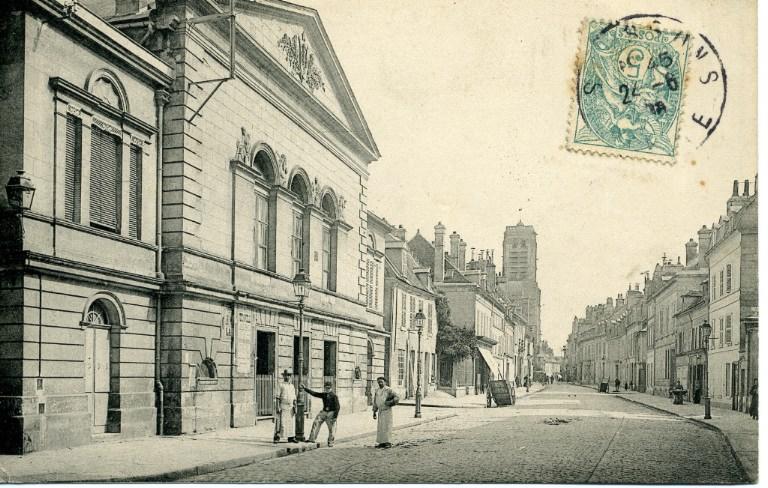 Soissons - Rue des Cordeliers et le Théâtre_0