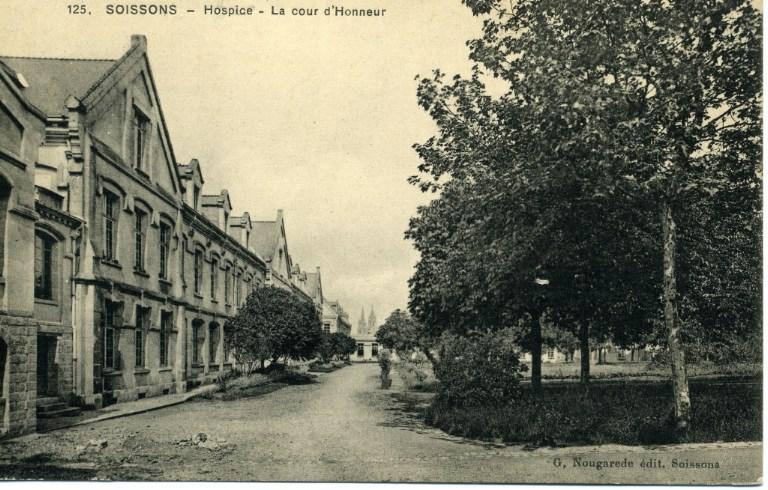Soissons - Hospice - La cour d'Honneur_0