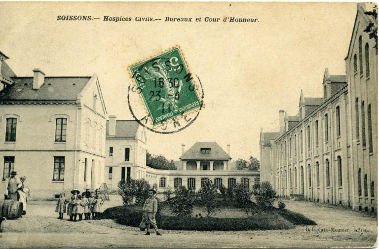 Soissons - Hospices Civils - Bureaux et Cour d'Honneur_0