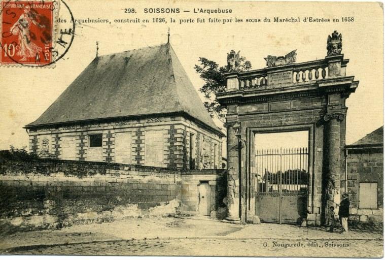 Soissons - L'Arquebuse. Ancien pavillon des Arquebusiers, construit en 1626, la porte fut faite par les soins du Maréchal d'Estrées en 1658_0
