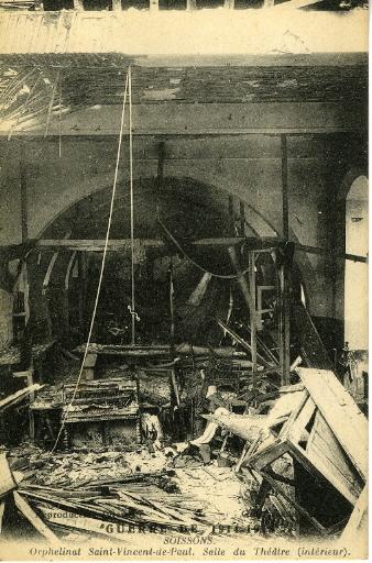 Guerre de 1914-1915 - Soissons - Orphelinat Saint-Vincent-de-Paul - Salle du théâtre (intérieur)_0