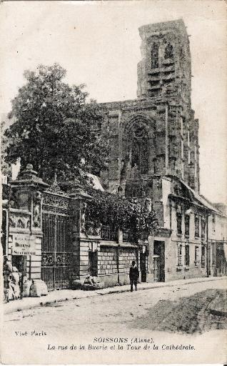 Soissons - La rue de la Buerie et la Tour de la Cathédrale_0