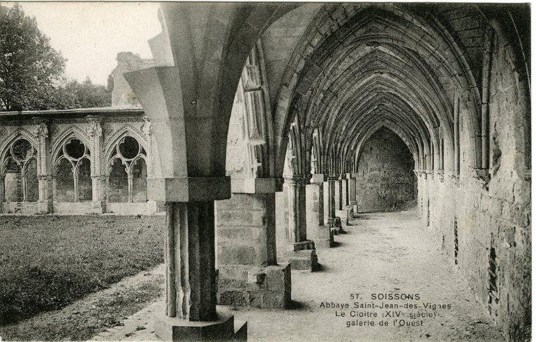 Soissons - Abbaye Saint-Jean-des-vignes. Le Cloître (XIVe siècle) - galerie de l'Ouest_0