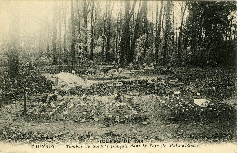 Guerre 1914 - Vauxrot - Tombes de soldats français dans le Parc de Maison-Bleue_0