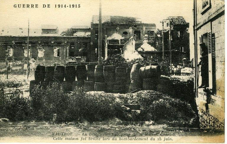 Guerre 1914-1915 - Vauxrot - La Distillerie, Vue prise de la Maison Charlot. Cette maison fut brûlée lors du bombardement du 25 juin_0