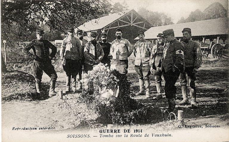 La grande guerre 1914-1915 - Tombe sur la route de Vauxbuin_0