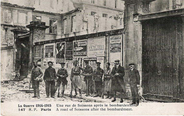 La grande guerre 1914-1915 - Une rue de Soissons après le bombardement_0