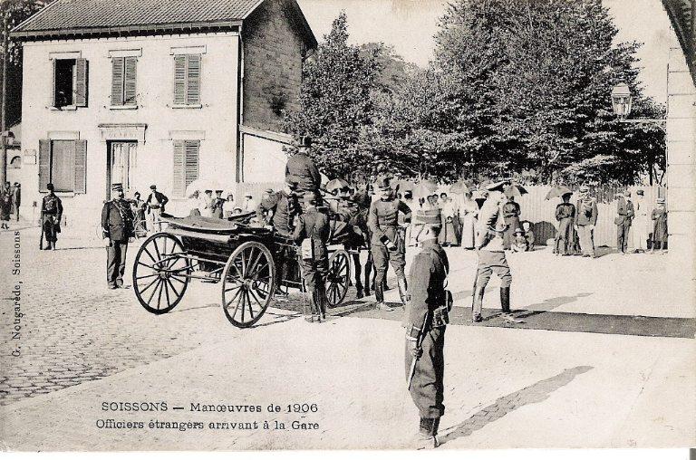 Soissons - Manoeuvres de 1906 - Officiers étrangers arrivant à la Gare_0
